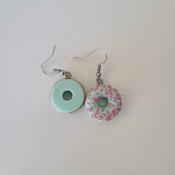 ✨2/$15-Donut Earrings - Picture 5 of 8